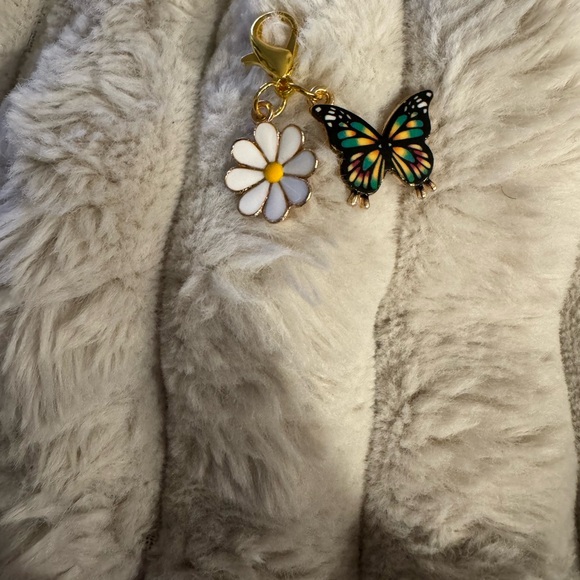 Accessories - Gold Daisy and Butterfly Charm Keychain - White Daisy, Multicolor Butterfly